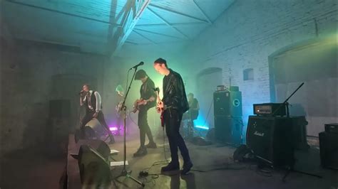 russian roulette live.